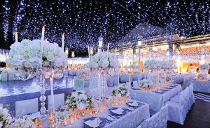 head-table-white-flowers